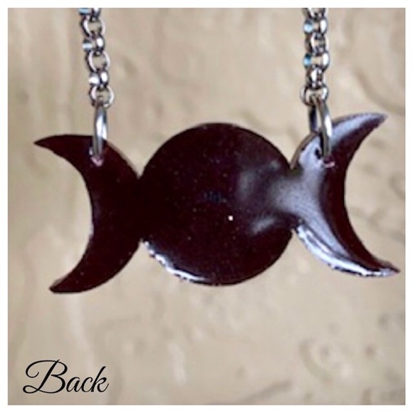 Dark red & glitter resin moon phase necklace - Picture 8 of 11